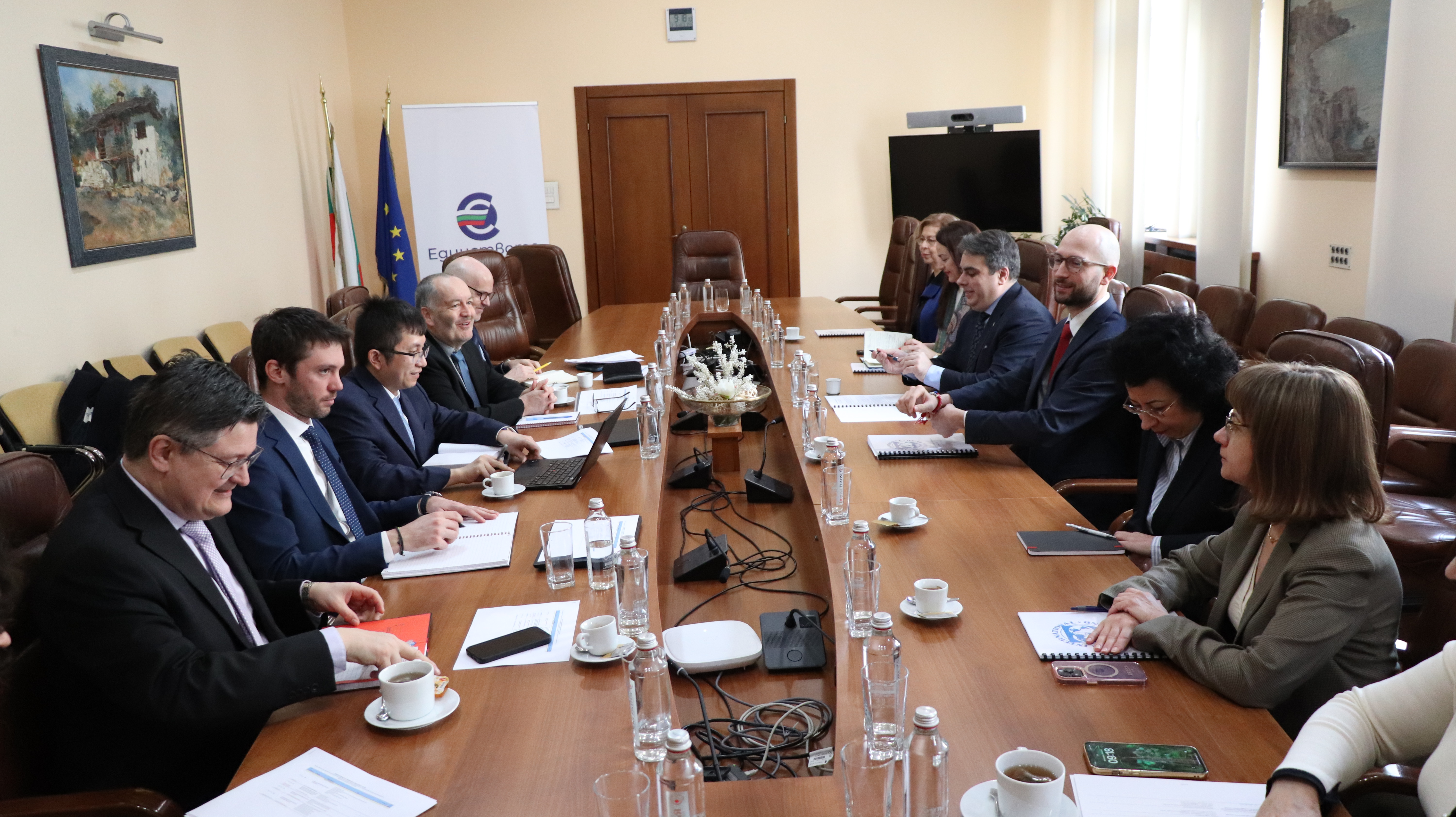 Министър Василев се срещна с мисията на МВФ