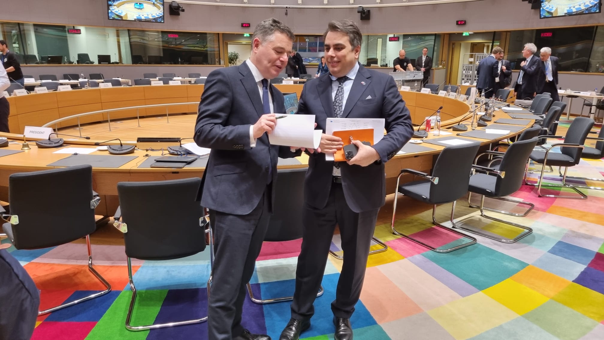Министърът на финансите Асен Василев и председателят на Еврогрупата Паскал Донахю